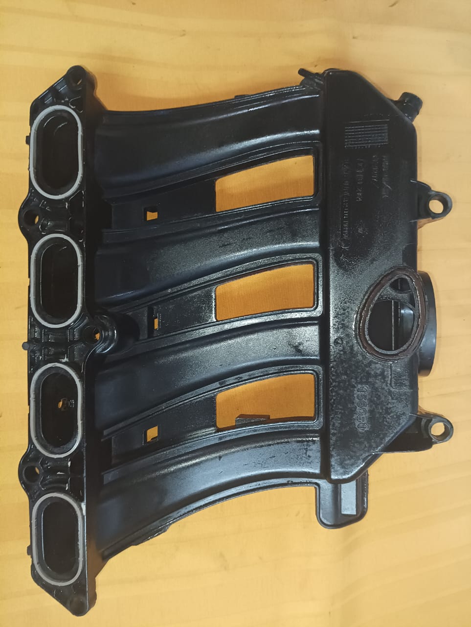 Multiple de admision de renault clio 1.6 año 2007 16 valvulas