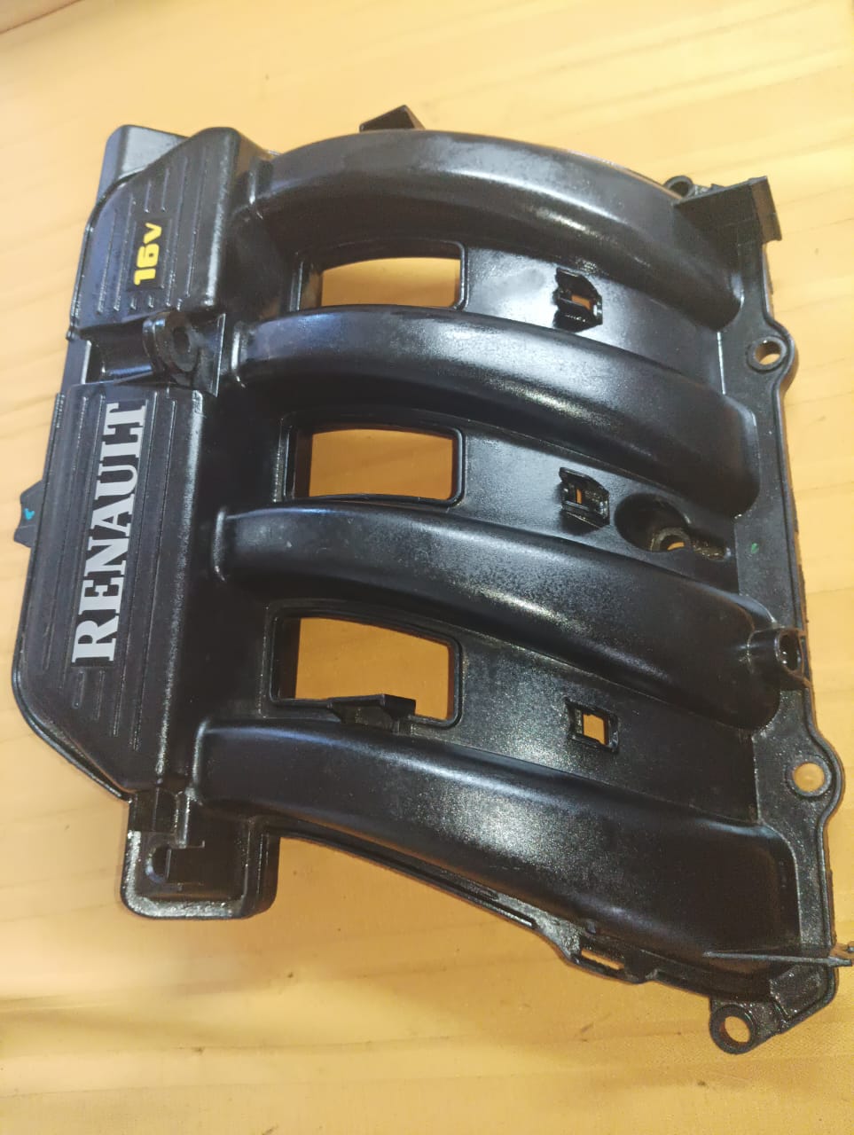 Multiple de admision de renault clio 1.6 año 2007 16 valvulas