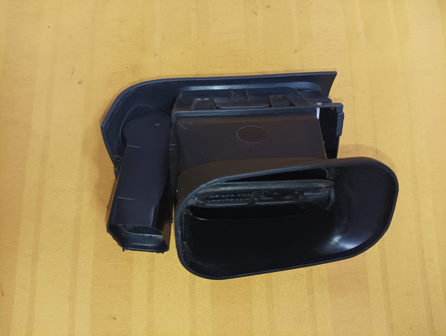 Rejilla izquierda de ventilación  para torpedo de renault clio 2007