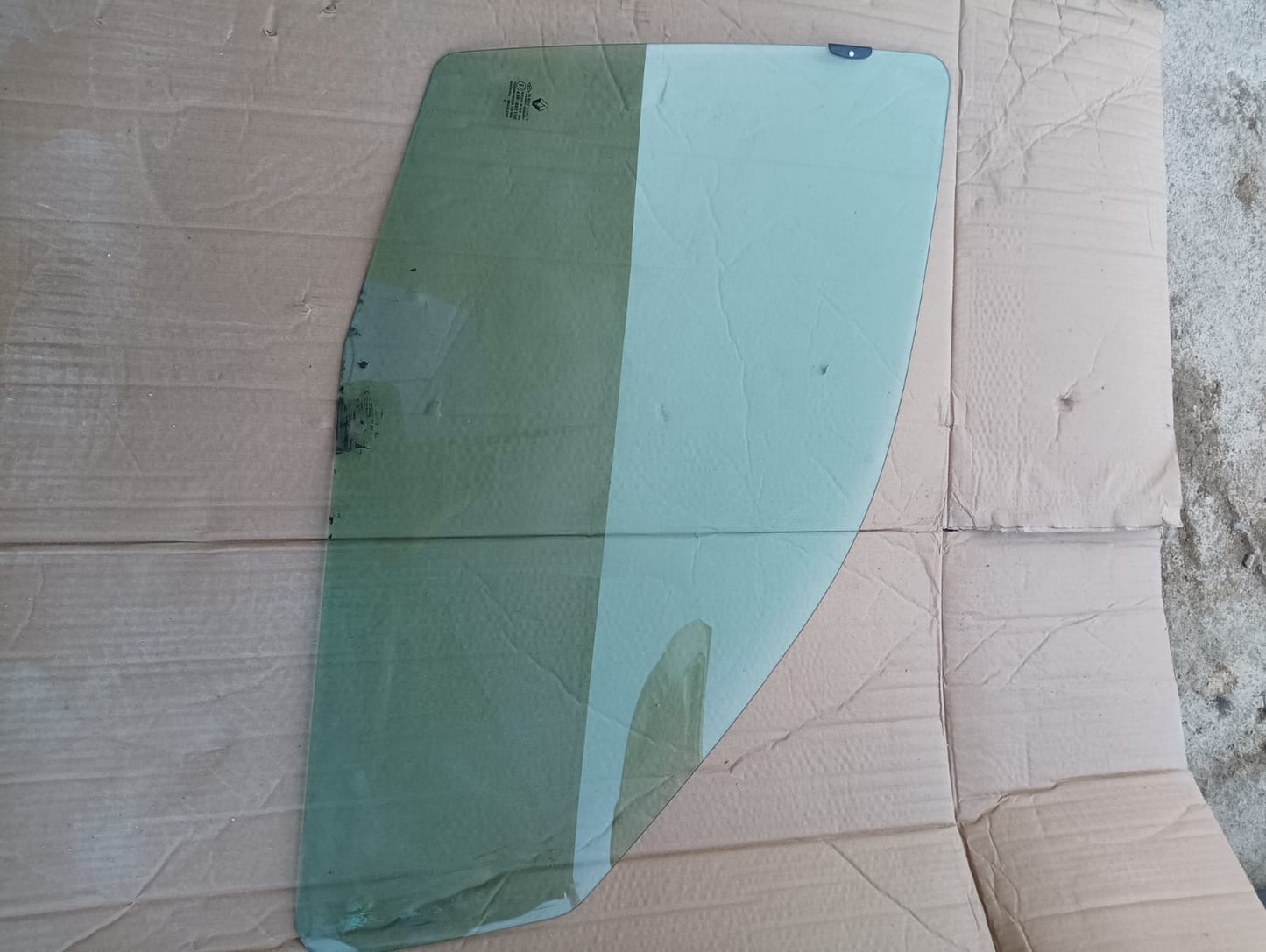 Vidrio delantero derecho de Renault Clio 2007