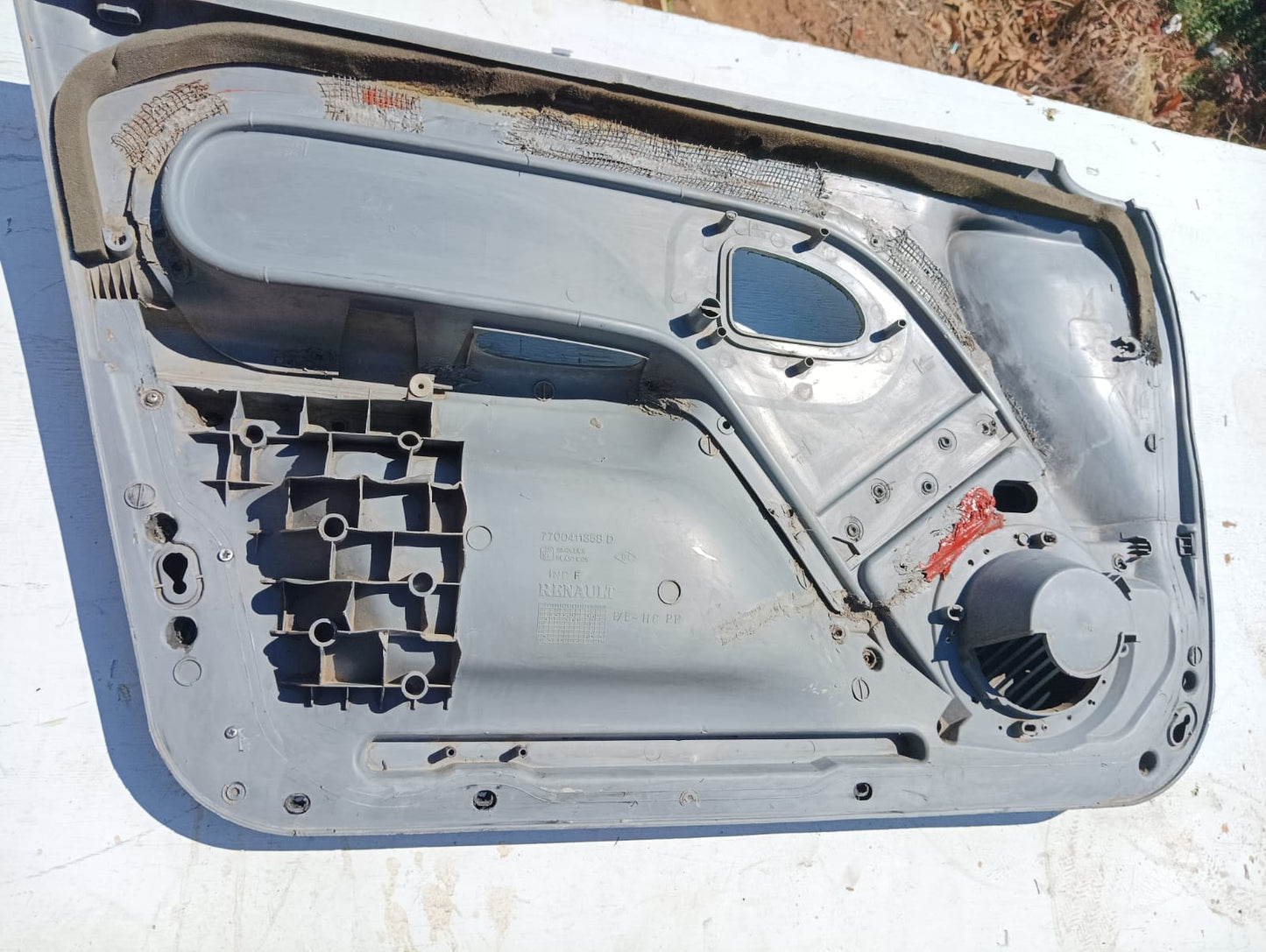 Tapiz de puerta delantera derecha del Renault Clio 2007 sedán
