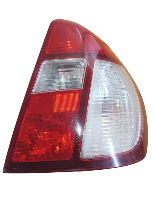 Foco trasero derecho de Renault Clio 1.6 2007 16 valvulas sedan