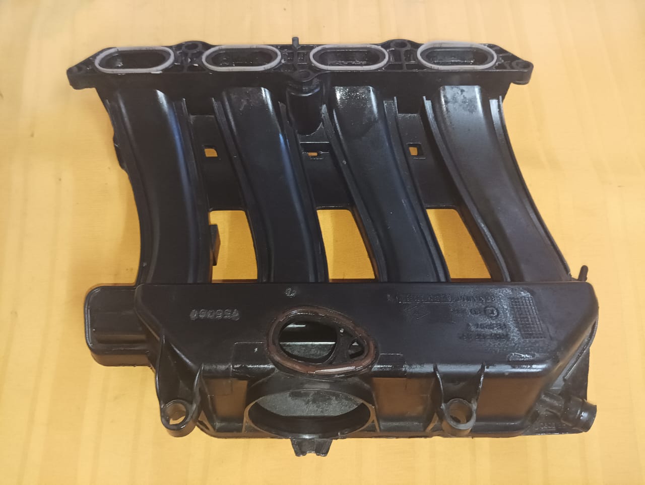 Multiple de admision de renault clio 1.6  año 2007 16 valvulas