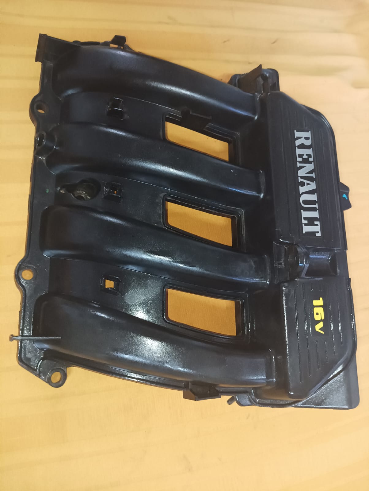 Multiple de admision de renault clio 1.6  año 2007 16 valvulas