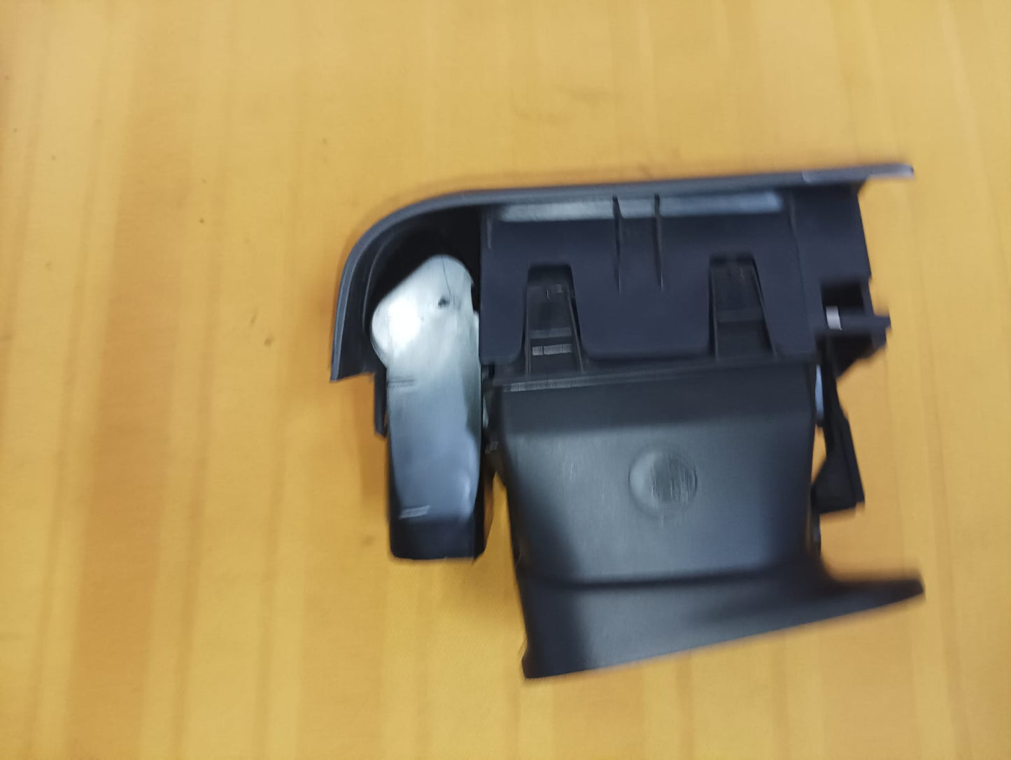 Rejilla izquierda de ventilación  para torpedo de renault clio 2007