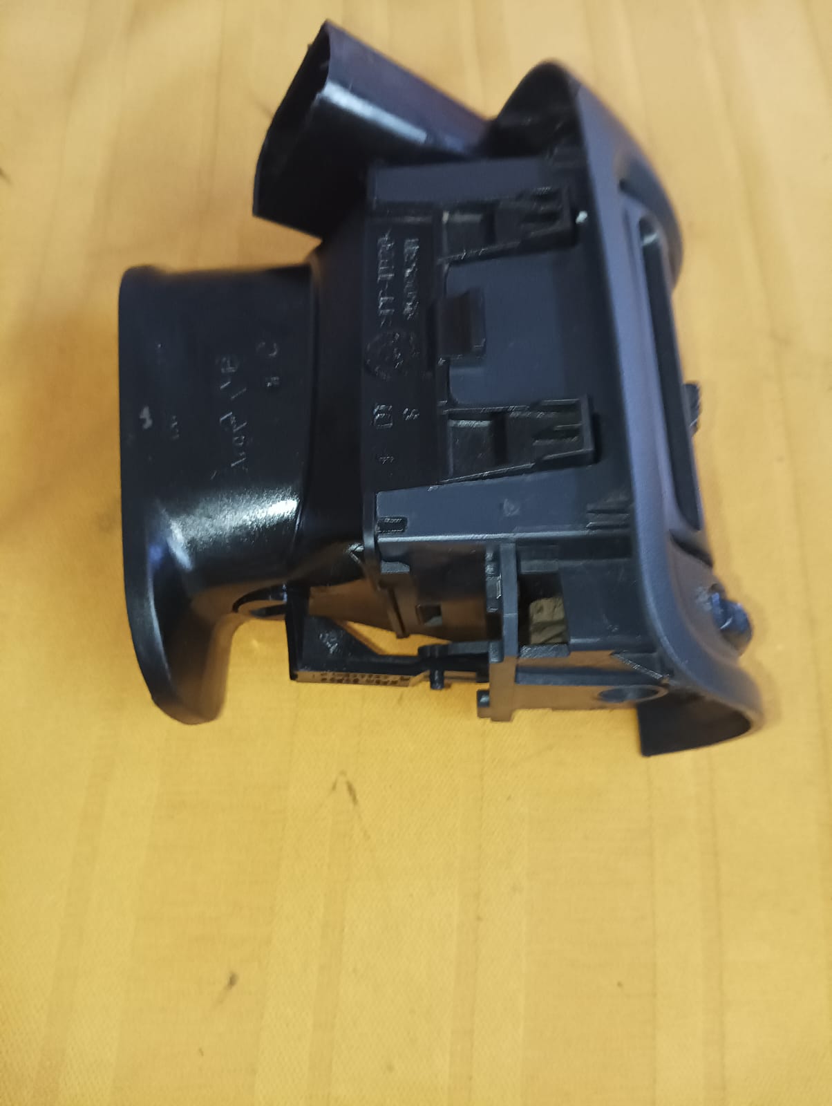 Rejilla derecha de ventilación para torpedo de renault clio 2007