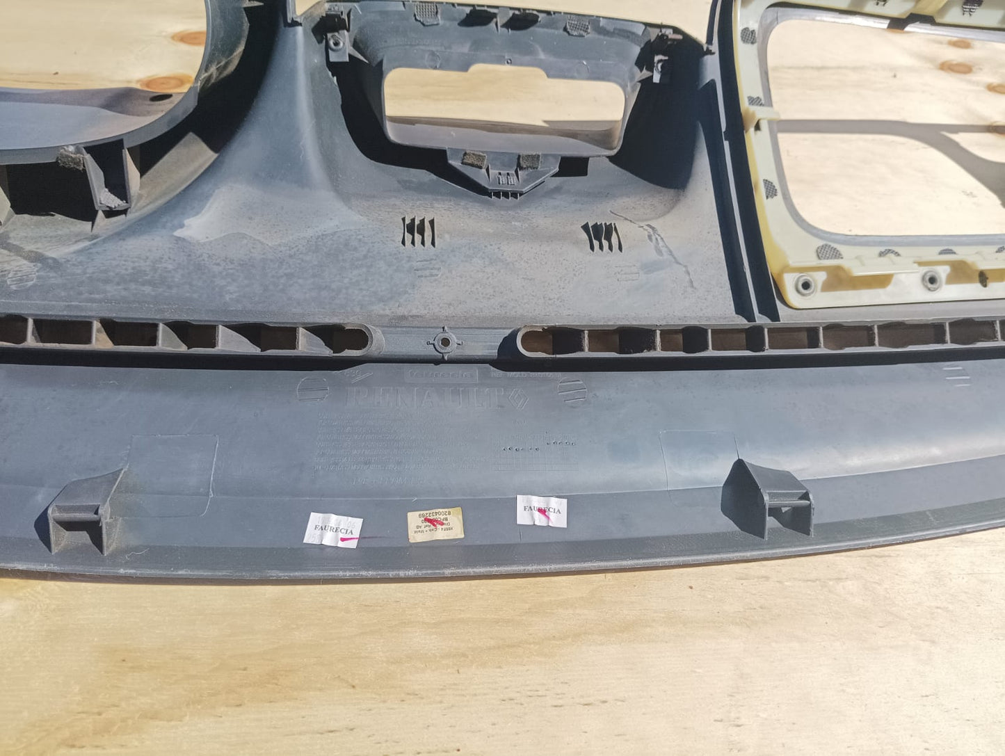 Base superior de torpedo renault clio 2007