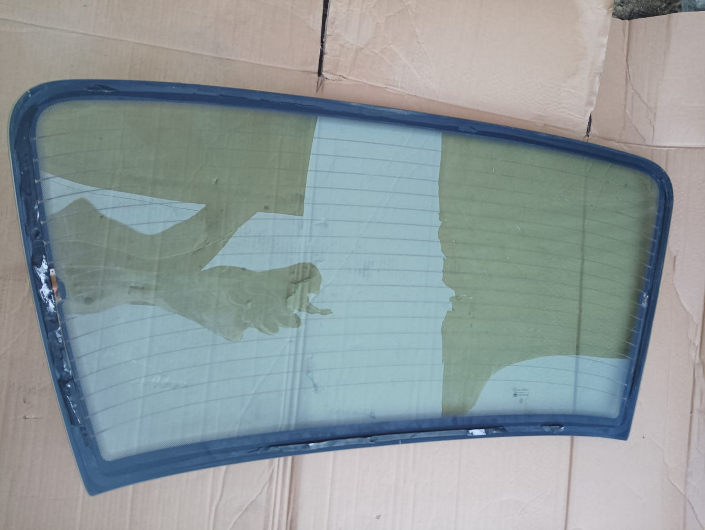 Luneta trasera de Peugeot 306 sedan año 1998