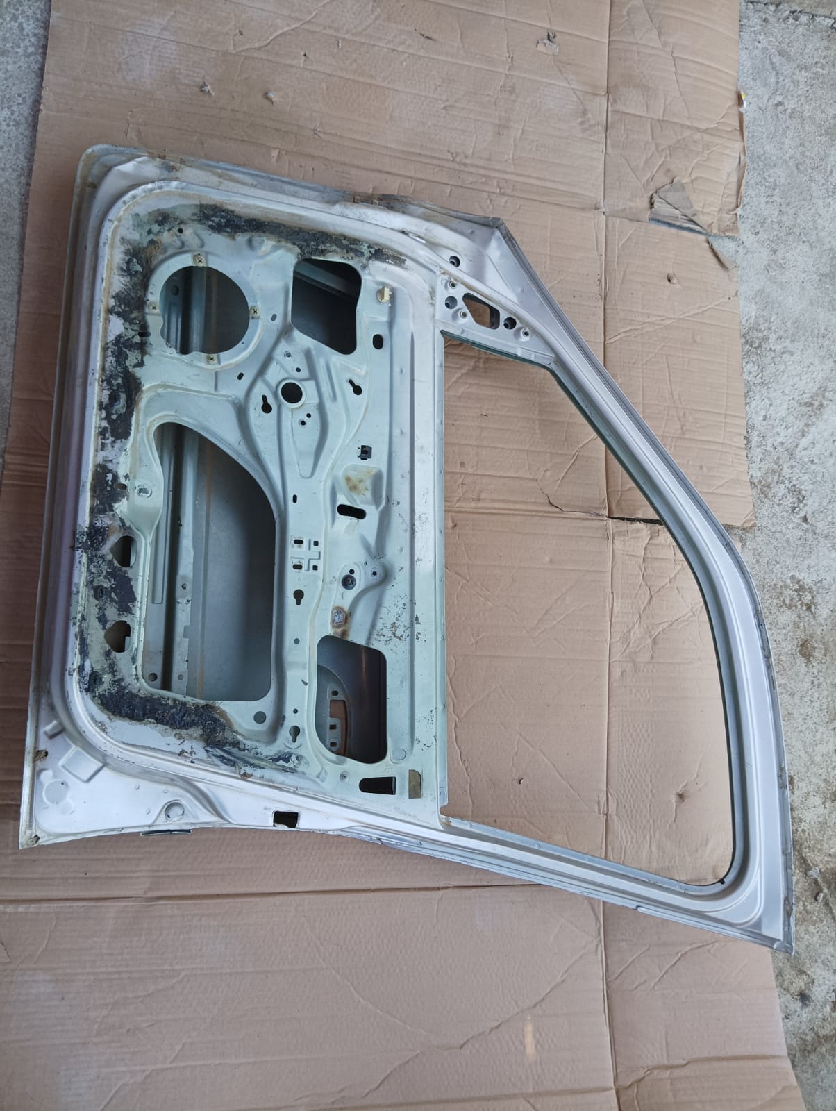Puerta delantera derecha con su moldura de Renault Clio 2007