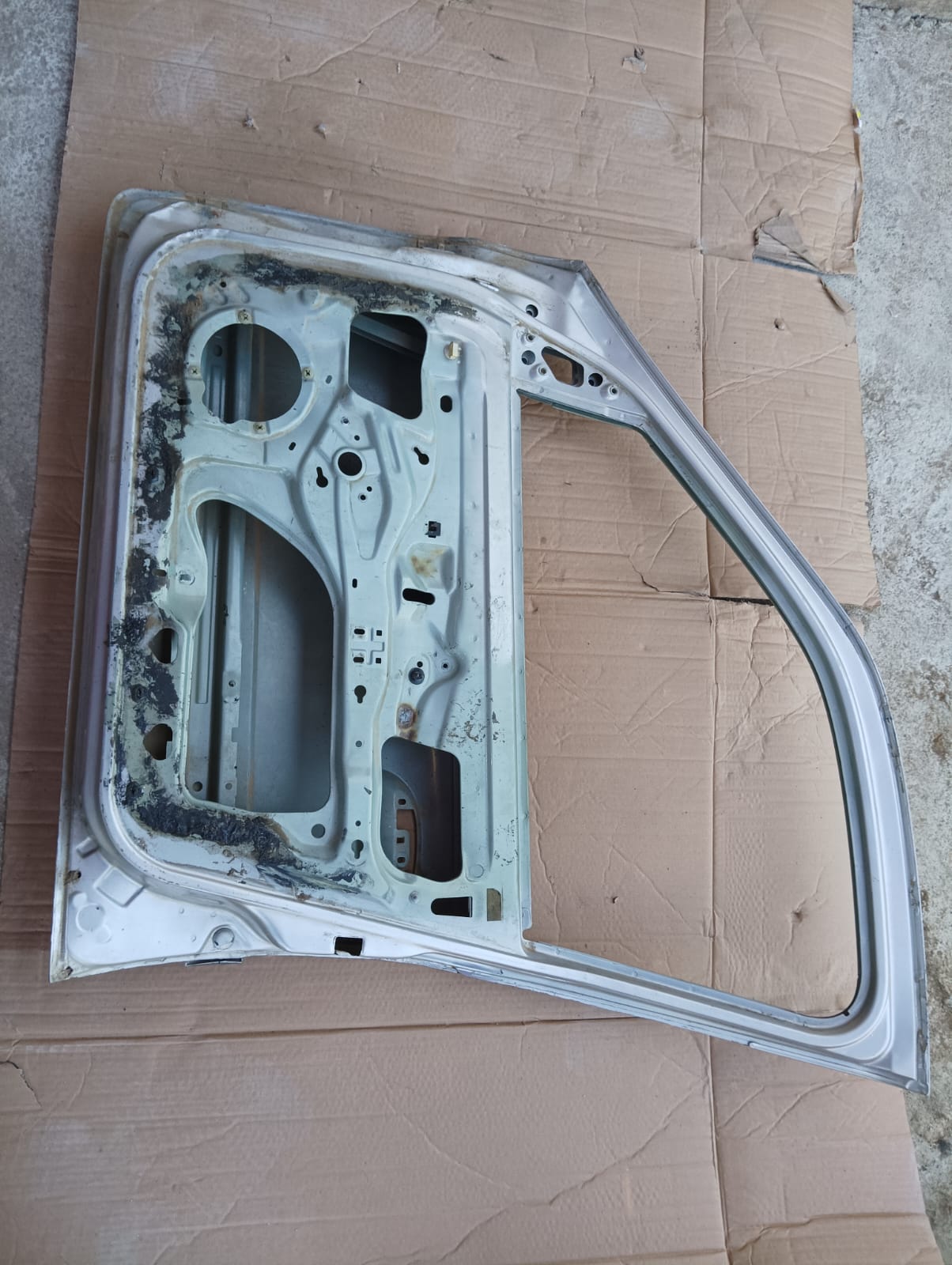 Puerta delantera derecha con su moldura de Renault Clio 2007