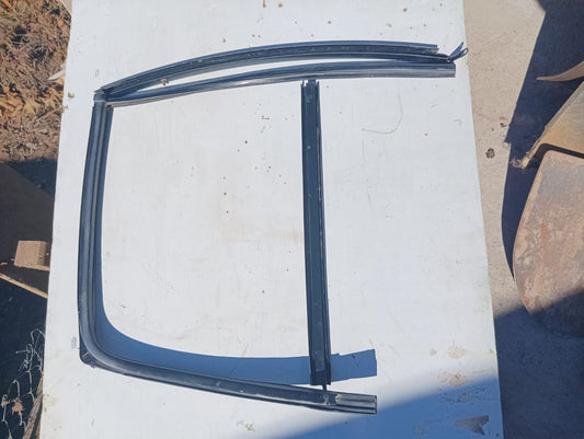 Kit de goma contorno vidrio trasero derecho de Renault Clio 2007 sedan