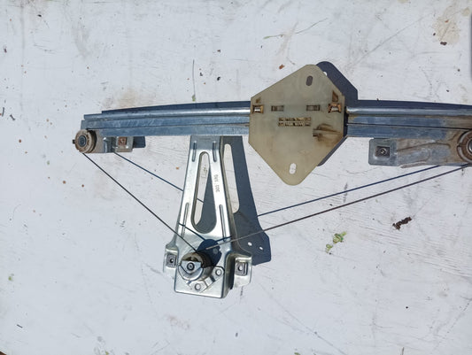 Cremallera manual de alzavidrios trasera izquierda de Renault Clio 2007 sedan