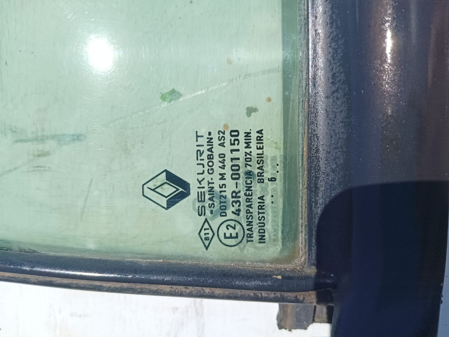 vidrio fijo trasero izquierdo incluye bota agua  de Renault Clio 2007 sedan