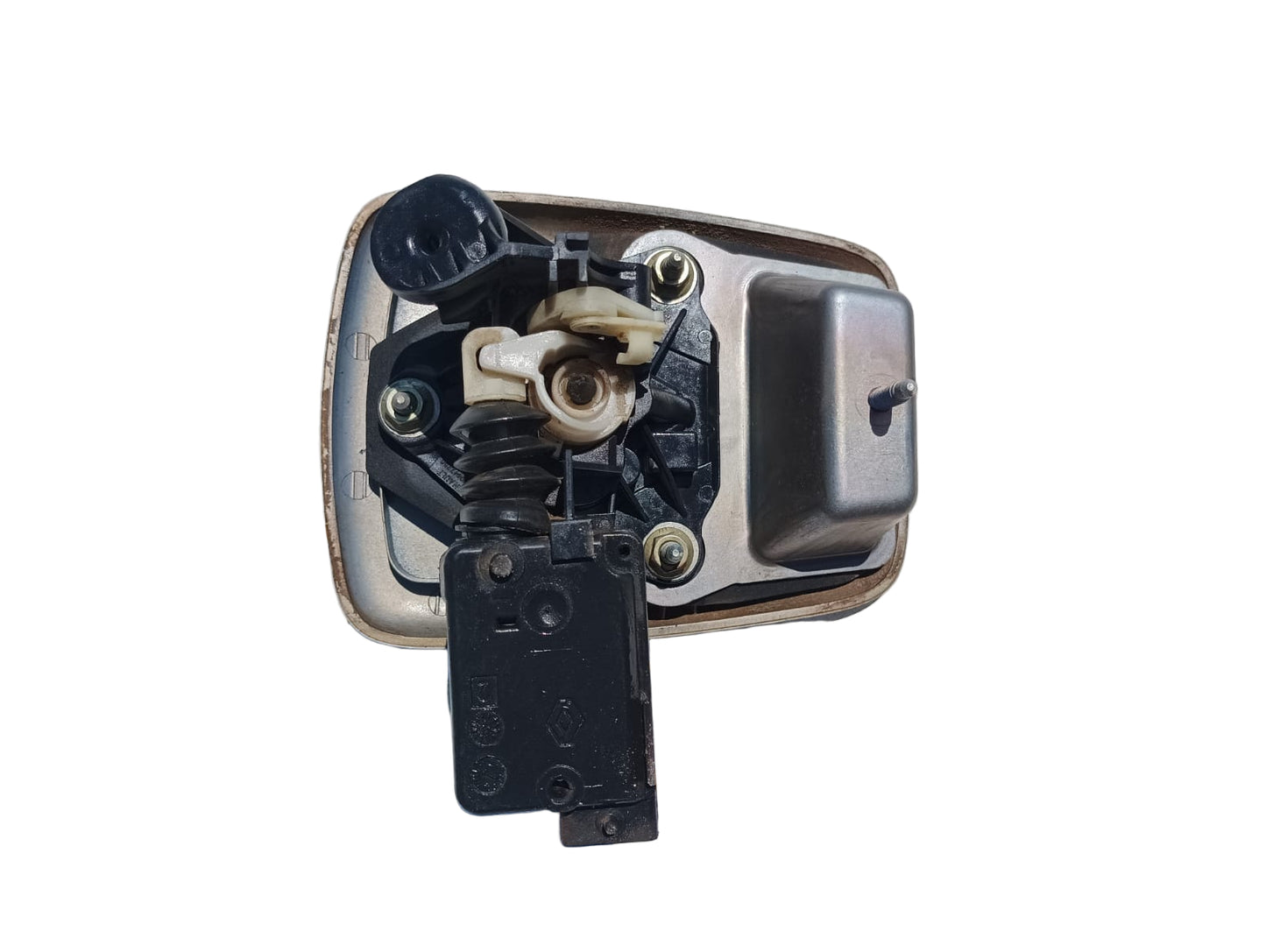 Chapa de cierre del maletero y bisel con botón de apertura del Renault Clio 2007 sedan