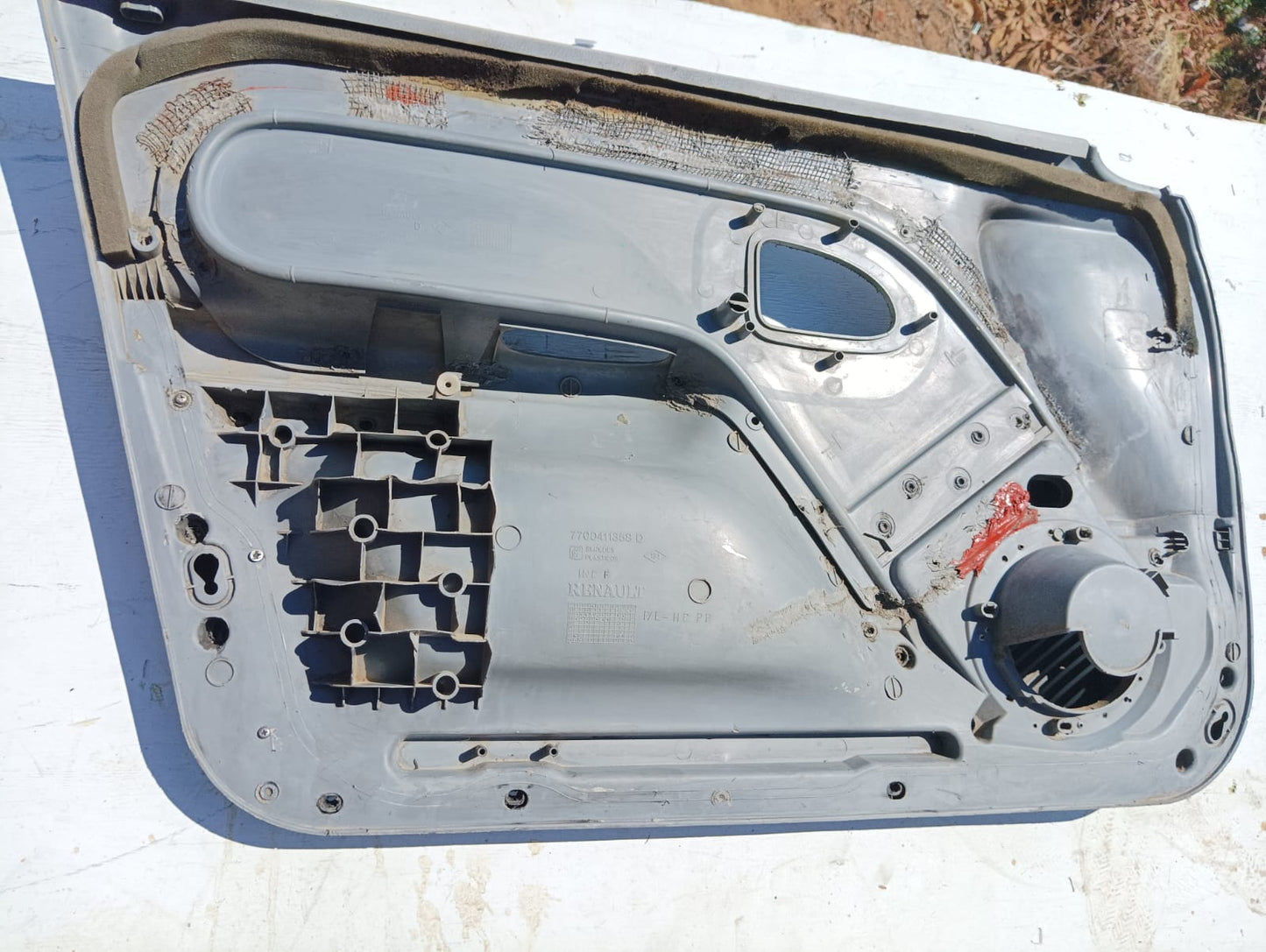 Tapiz de puerta delantera derecha  del Renault Clio 2007 sedán