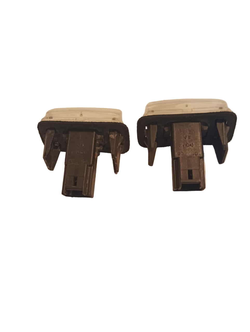 Luces y micas de patente trasera de  Peugeot 206 1.6 2006 2 puertas lat