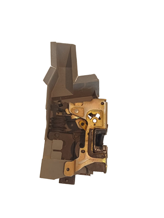 Chapa delantera derecha de Renault Clio 1.6  2007 16 valvulas sedan