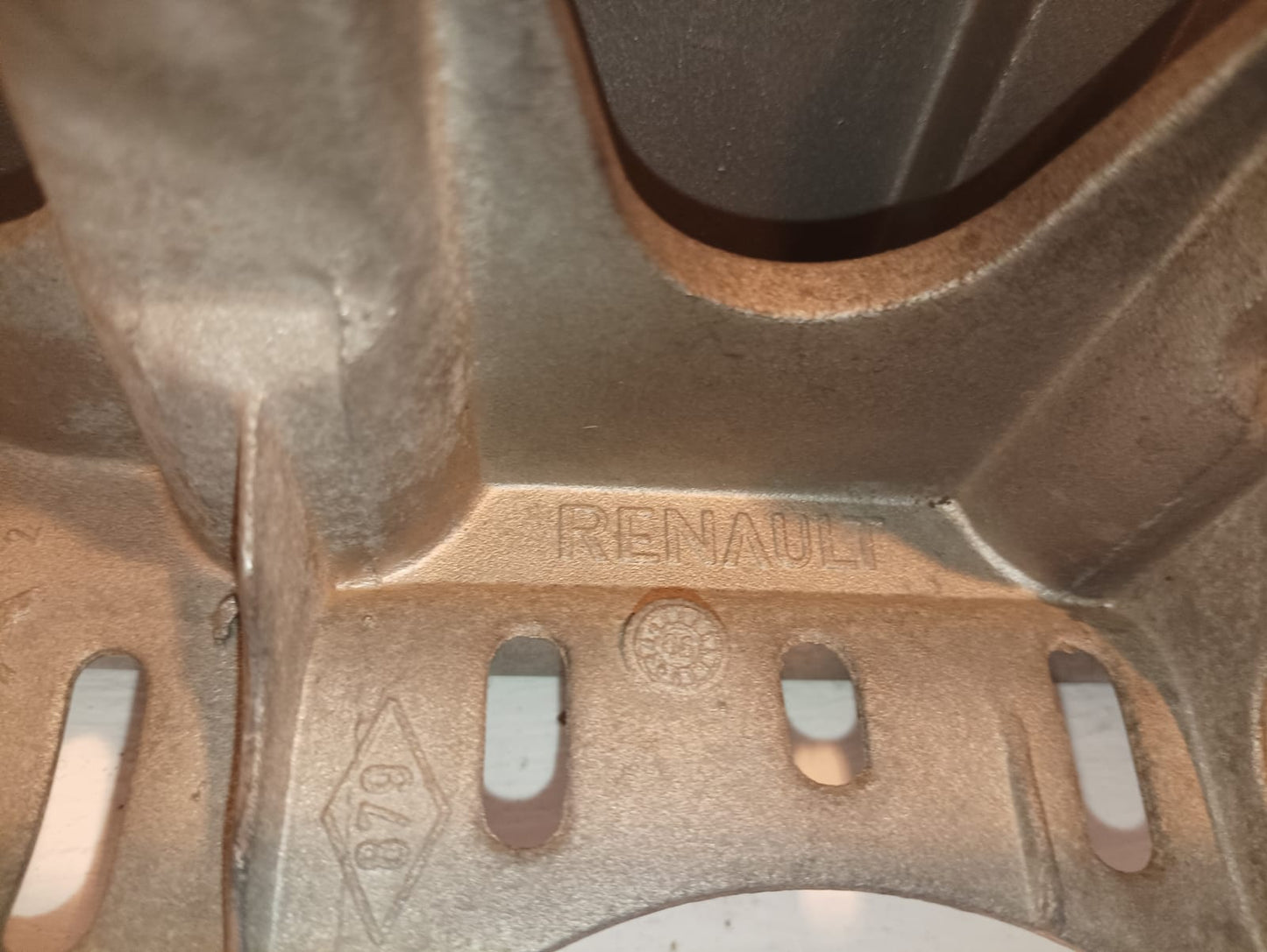 Protector del riel de inyectores del Renault Clio 2007 1.6 16 válvulas