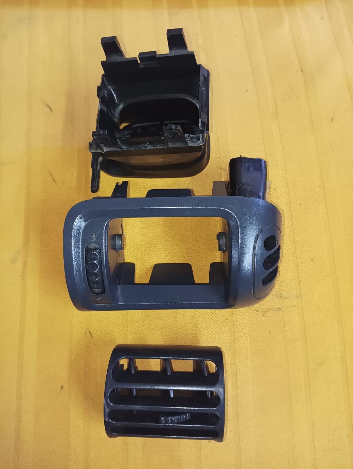 Rejilla izquierda de ventilación  para torpedo de renault clio 2007